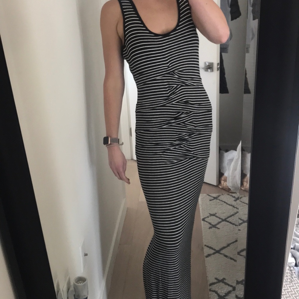 The MOST flattering Nicole Miller maxi